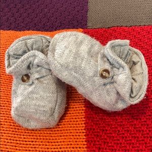 Mothercare us size 2 slipper (6-12m)